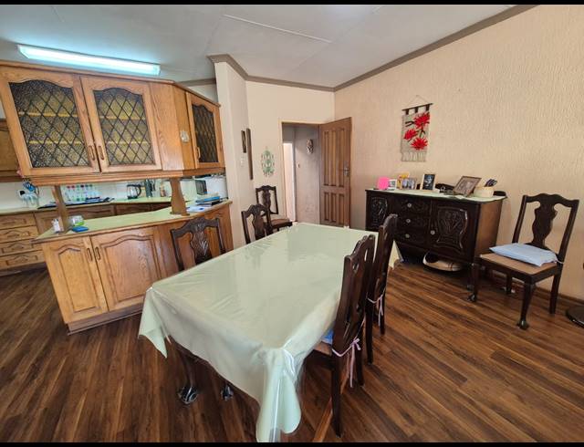 3 BEDROOM TOWNHOUSE FOR SALE IN VANDERBIJLPARK SW 2